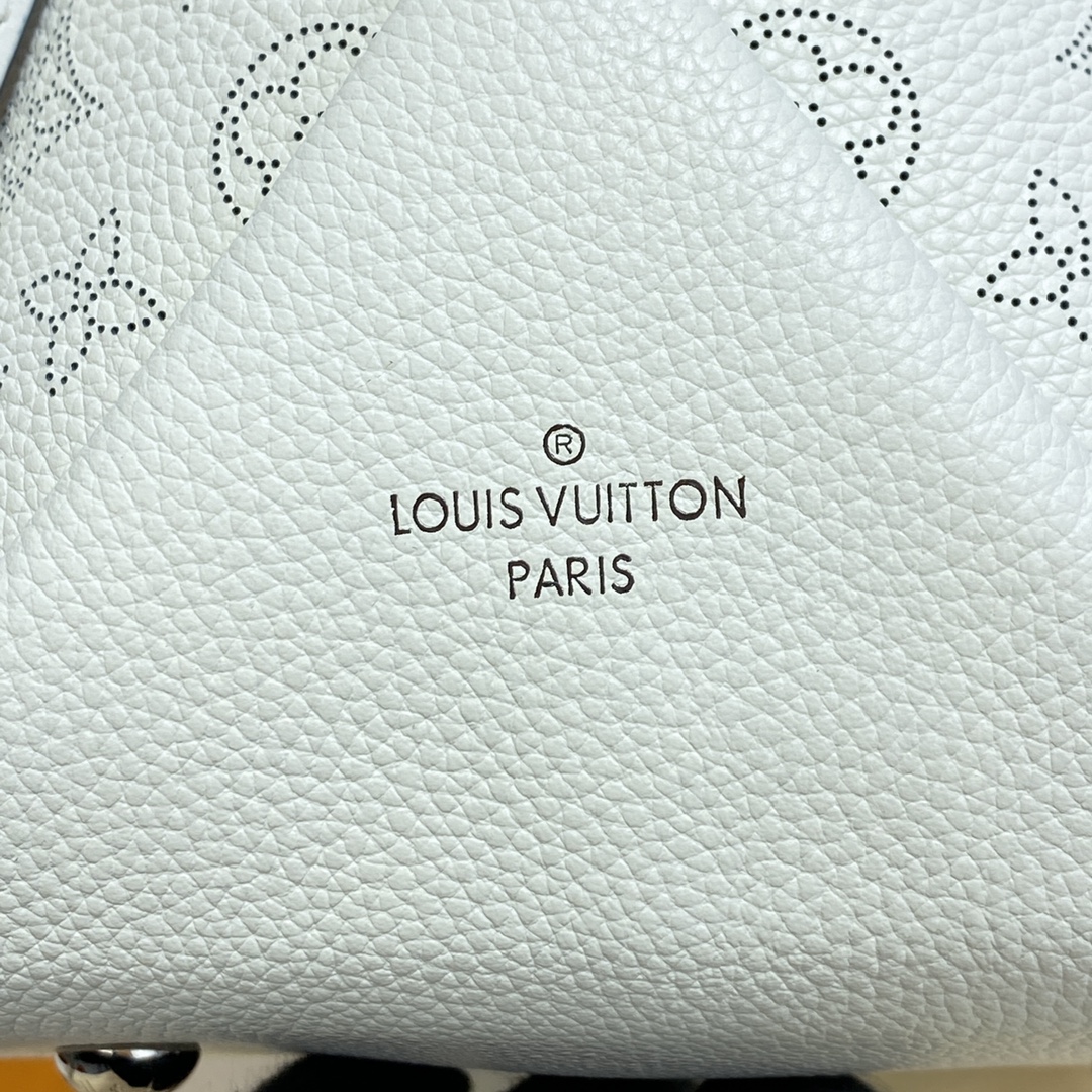 Louis Vuitton BEAUBOURG HOBO MM Mahina Handbag M58482 Snow White